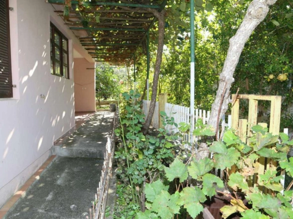 Kuća 138 m² sa dva stana i odvojenim ulazima – Bjeliši, Bar