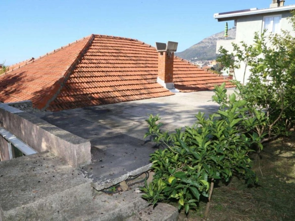 Kuća 138 m² sa dva stana i odvojenim ulazima – Bjeliši, Bar