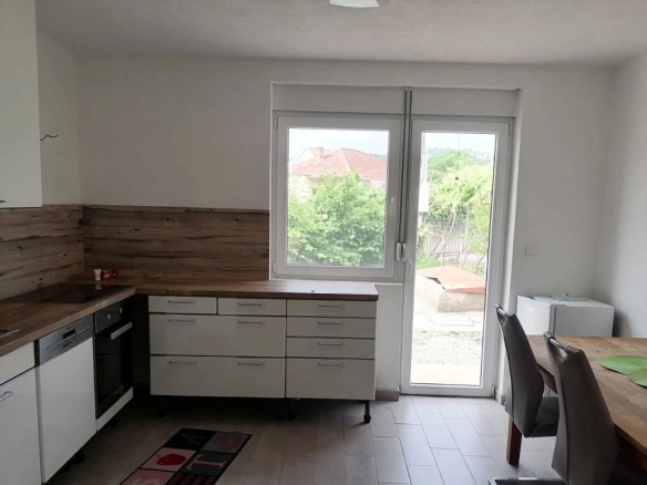 Izdavanje: Jednosoban stan 40 m² sa opremljenom kuhinjom – Bjeliši, Bar