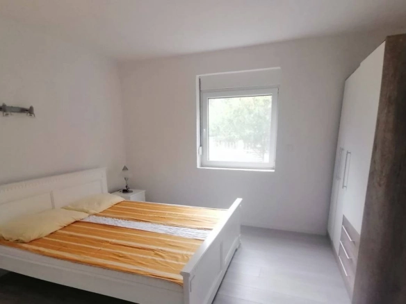 Izdavanje: Jednosoban stan 40 m² sa opremljenom kuhinjom – Bjeliši, Bar