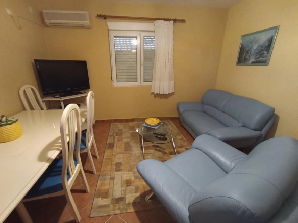 Izdavanje: Jednosoban stan 55 m² sa parkingom kod kuće – Šušanj, Bar