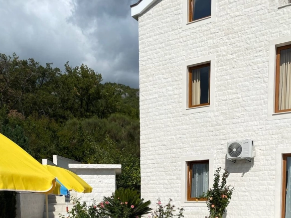 Hotel u pogonu za 50 gostiju na placu od 512 m² – Herceg Novi
