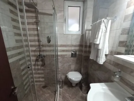 Izdavanje: Hotel sa 4 sprata i bazenom – Dobra Voda, Bar