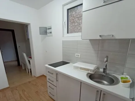 Izdavanje: Hotel sa 4 sprata i bazenom – Dobra Voda, Bar