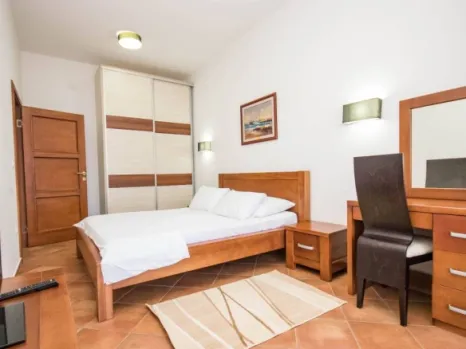 Izdavanje: Dvosoban stan 60 m² u hotelu na plaži – Dobra Voda, Bar
