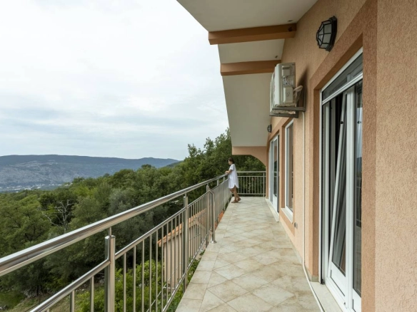 Kuća 360 m² sa pogledom na Bokokotorski zaliv – Podi, Herceg Novi