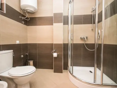Izdavanje: Jednosoban stan 45 m² sa terasom i pogledom na more – Dobra Voda, Bar