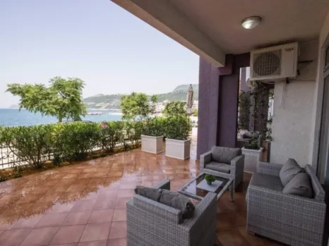 Izdavanje: Jednosoban stan 45 m² sa terasom i pogledom na more – Dobra Voda, Bar