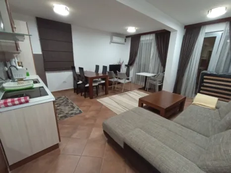 Izdavanje: Jednosoban stan 45 m² sa terasom i pogledom na more – Dobra Voda, Bar