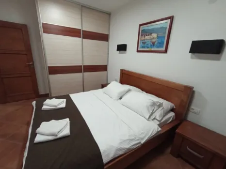 Izdavanje: Jednosoban stan 45 m² sa terasom i pogledom na more – Dobra Voda, Bar