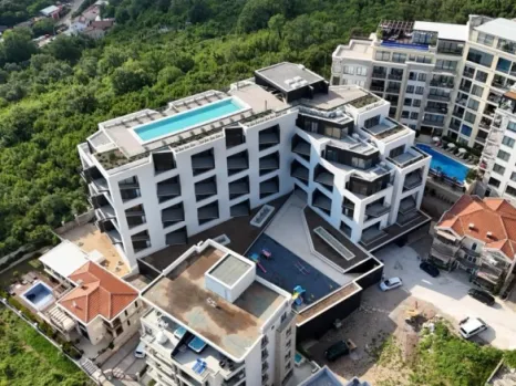 Jednosoban stan 55 m² u kompleksu sa bazenom na krovu – Bečići, Budva