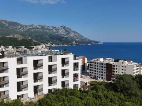 Jednosoban stan 55 m² u kompleksu sa bazenom na krovu – Bečići, Budva