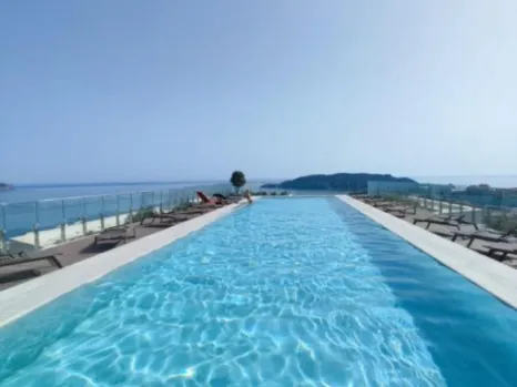 Jednosoban stan 55 m² u kompleksu sa bazenom na krovu – Bečići, Budva