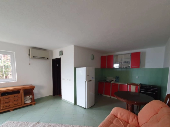 Kuća 170 m² sa pogledom na more sa svakog sprata – Dobra Voda, Bar