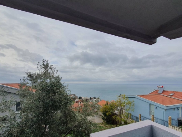 Kuća 170 m² sa pogledom na more sa svakog sprata – Dobra Voda, Bar