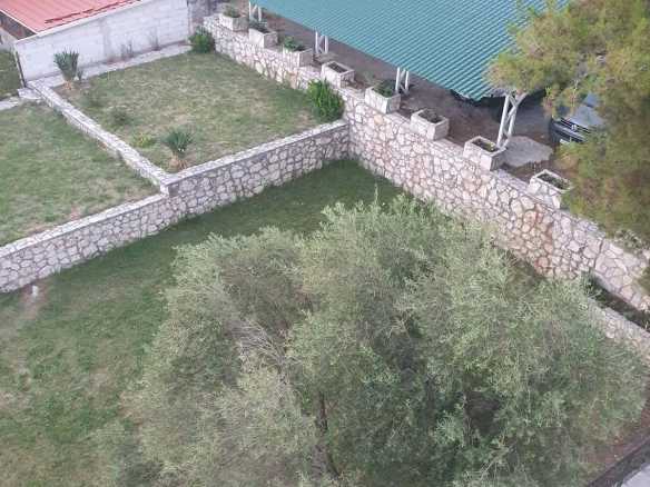 Plac 834 m² urbanizovan, blago nagnut – Markovići, Budva
