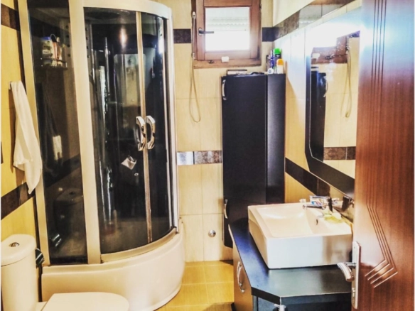 Kuća 210 m² na placu od 355 m² sa završenim prizemljem – Podgorica