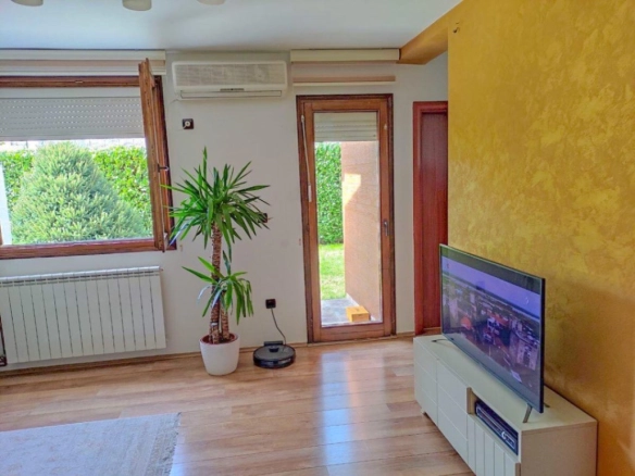 Kuća 210 m² na placu od 355 m² sa završenim prizemljem – Podgorica