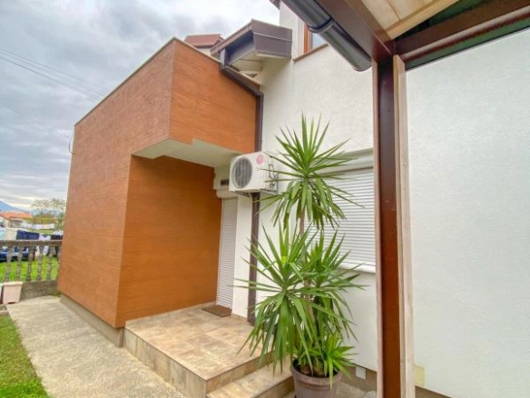 Kuća 210 m² na placu od 355 m² sa završenim prizemljem – Podgorica