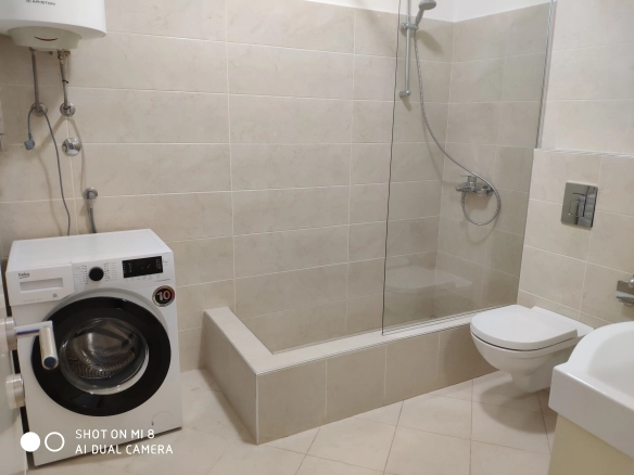Stan 86 m² sa pogledom na more i planine – Bečići, Budva