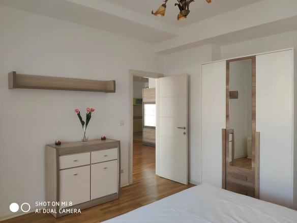 Stan 86 m² sa pogledom na more i planine – Bečići, Budva