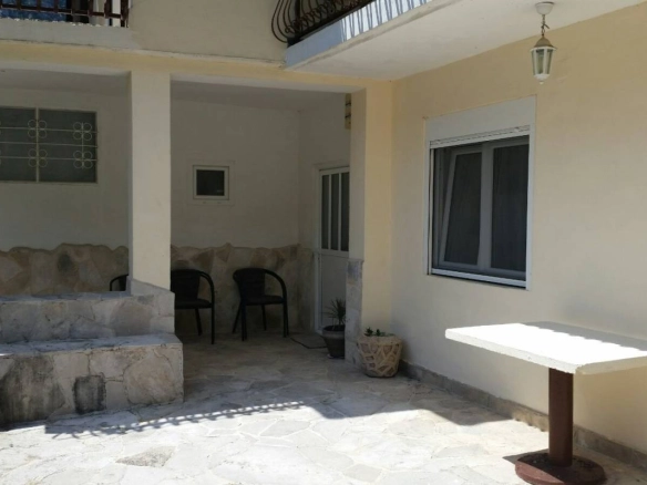 Kuća 200 m² sa dvije odvojene etaže i voćnom baštom – Kotor