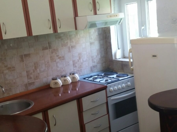 Kuća 200 m² sa dvije odvojene etaže i voćnom baštom – Kotor