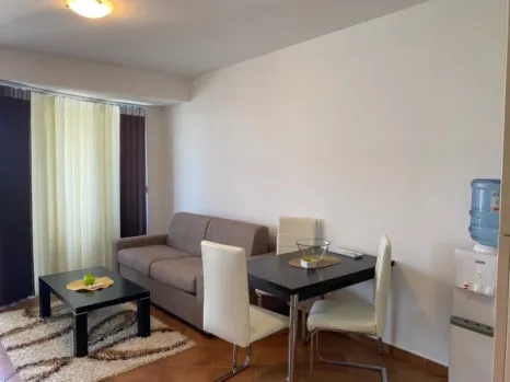 Izdavanje: Jednosoban stan 56 m² u aparthotelu na prvoj liniji – Dobra Voda, Bar