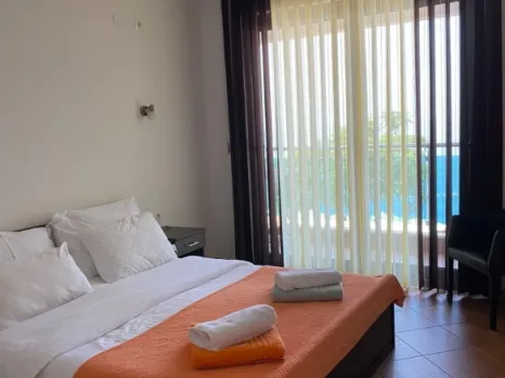 Izdavanje: Jednosoban stan 56 m² u aparthotelu na prvoj liniji – Dobra Voda, Bar