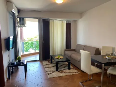 Izdavanje: Jednosoban stan 56 m² u aparthotelu na prvoj liniji – Dobra Voda, Bar