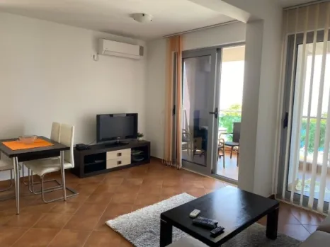Izdavanje: Jednosoban stan 56 m² u aparthotelu na prvoj liniji – Dobra Voda, Bar