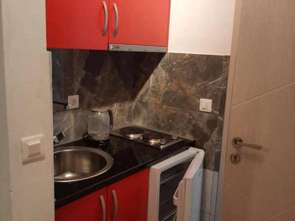 Izdavanje: Garsonjera 25 m² blizu mora – Dobra Voda, Bar