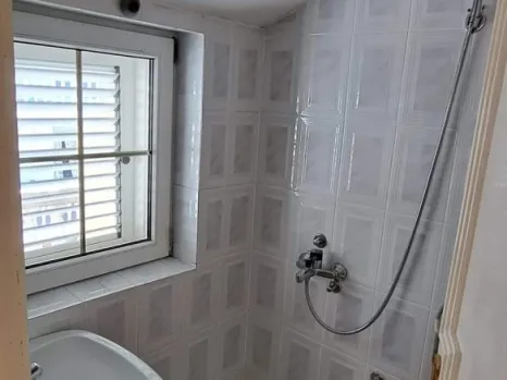 Izdavanje: Dvosoban stan 80 m² sa terasom i pogledom na Sveti Stefan – Budva