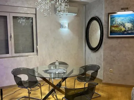 Izdavanje: Dvosoban stan 100 m² sa pogledom na more – Bečići, Budva