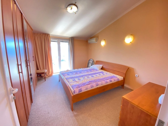 Stan 180 m² sa pogledom na more i planine – Tivat