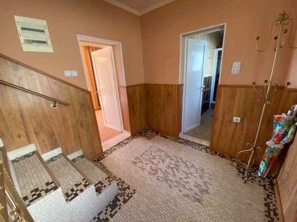 Stan 180 m² sa pogledom na more i planine – Tivat
