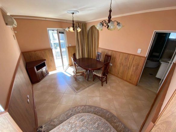 Stan 180 m² sa pogledom na more i planine – Tivat