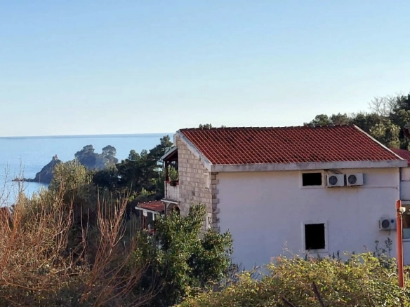 Stan 288 m² sa pogledom na more i planine – Petrovac, Budva