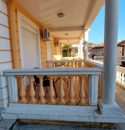 Stan 288 m² sa pogledom na more i planine – Petrovac, Budva