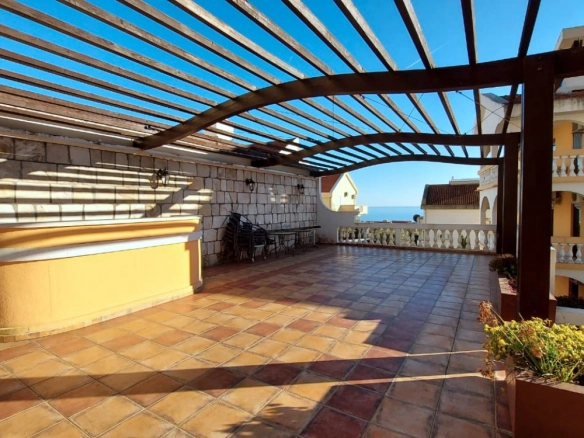 Stan 288 m² sa pogledom na more i planine – Petrovac, Budva