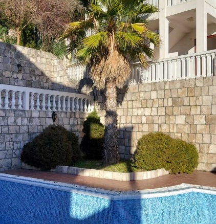 Stan 288 m² sa pogledom na more i planine – Petrovac, Budva