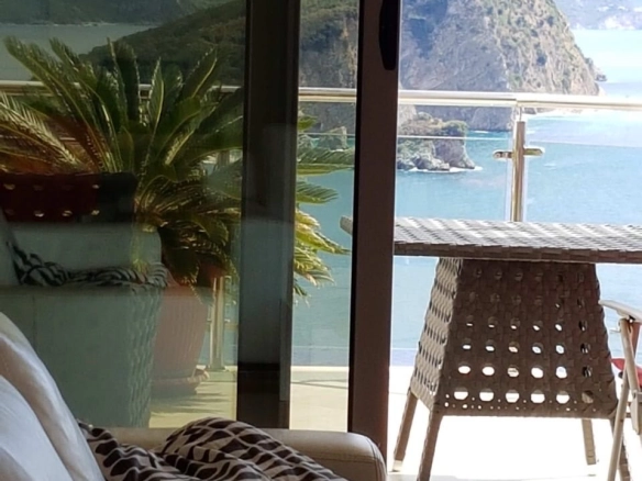 Stan 220 m² sa pogledom na more i planine – Gospoština, Budva