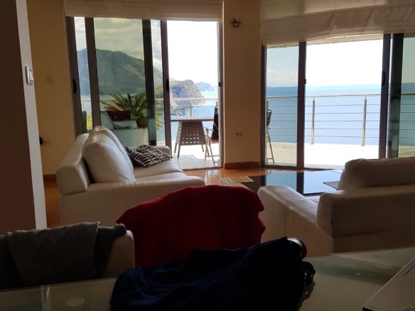Stan 220 m² sa pogledom na more i planine – Gospoština, Budva