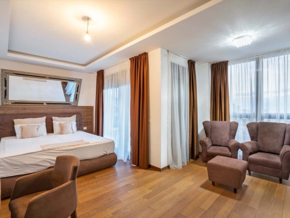 Stan 396 m² sa pogledom na more i planine – Budva