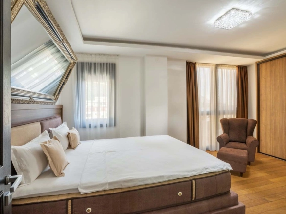 Stan 396 m² sa pogledom na more i planine – Budva