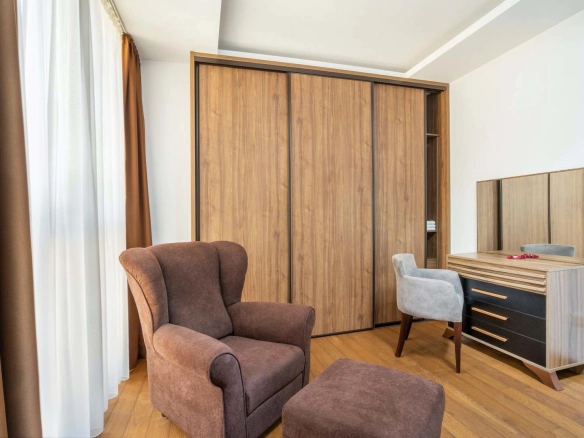 Stan 396 m² sa pogledom na more i planine – Budva