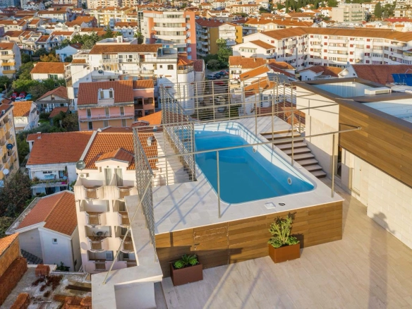 Stan 396 m² sa pogledom na more i planine – Budva