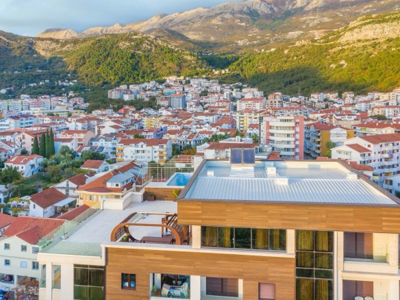 Stan 396 m² sa pogledom na more i planine – Budva