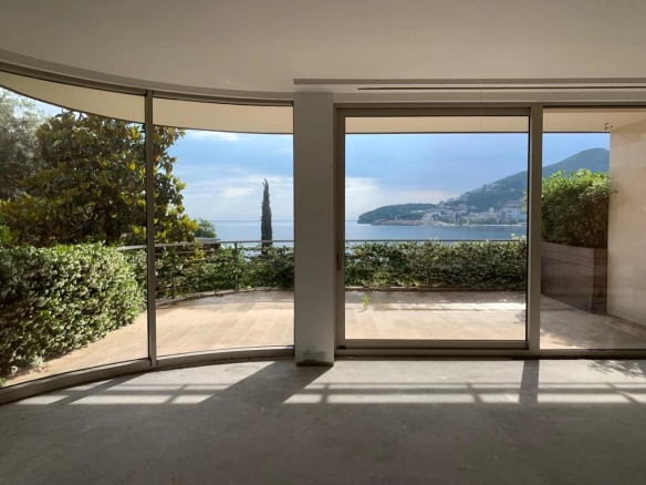 Stan 167 m² sa pogledom na more i planine – Budva