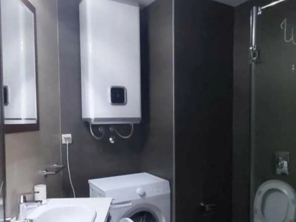 Stan 80 m² na drugom spratu sa liftom i namještajem – Budva